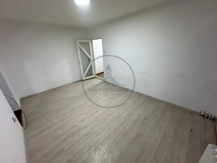 Apartament cu 3 camere semidecomandat în Sud