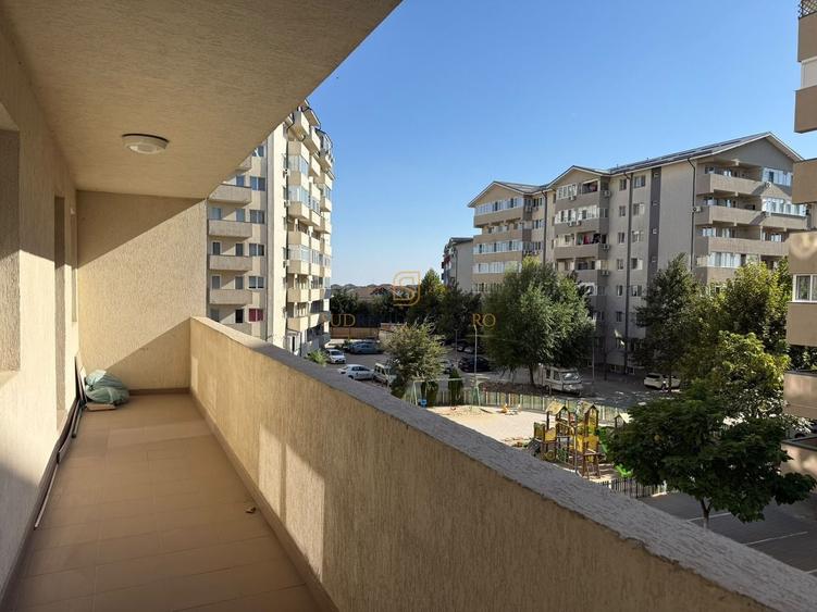 Apartament cu 3 camere semidecomandat, mobilat în Central