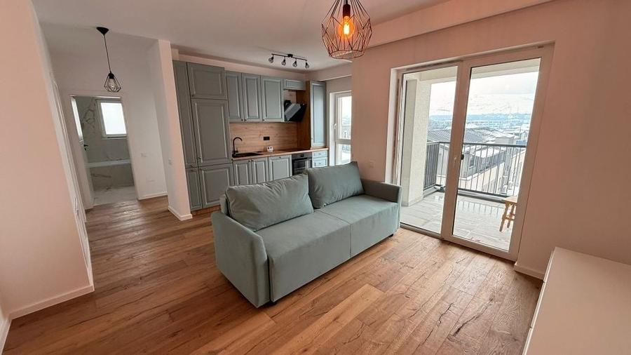 Apartament cu 3 camere decomandat în Florești