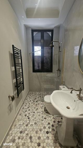 Casă cu 5 camere cu Teren 987 Mp în Moșilor