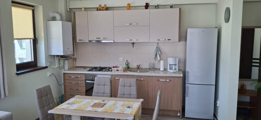 Apartament cu 3 camere decomandat în Florești