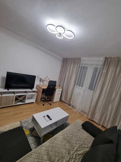 Apartament cu 2 camere decomandat, mobilat în Central