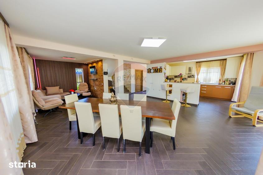 Casă cu 4 camere cu Teren 547 Mp în Central