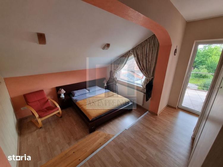 Casă individuală cu 6 camere cu Canalizare în Cristian