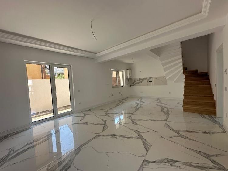 Casă cu 5 camere cu Canalizare în Ozana