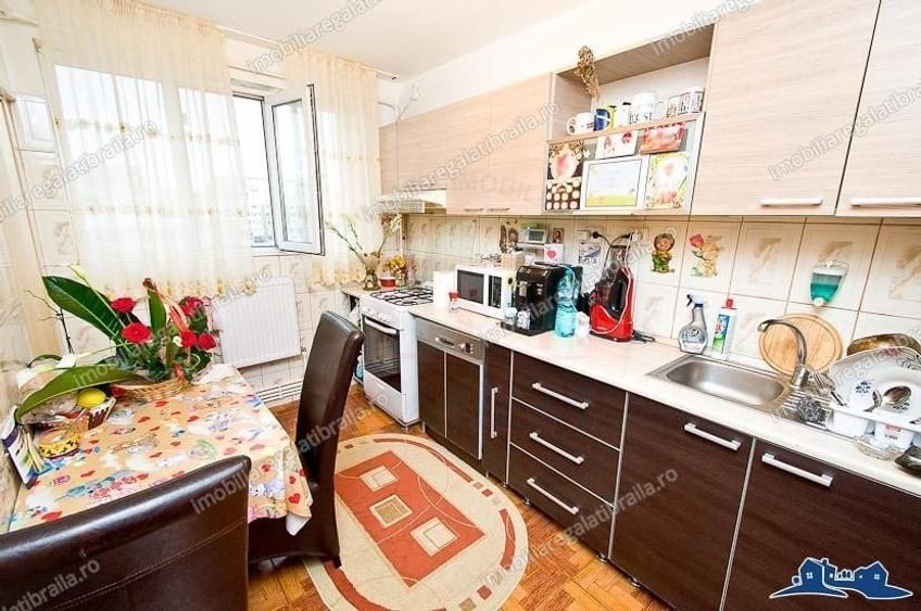Apartament cu 2 camere decomandat în Micro 20