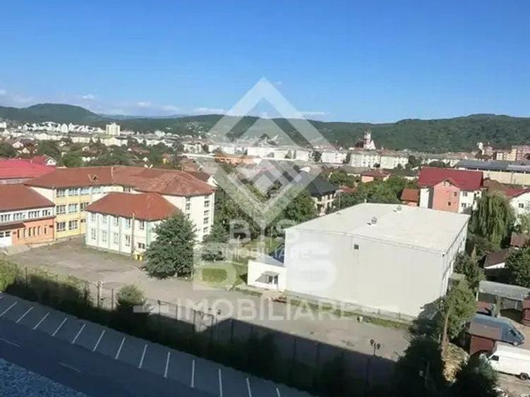 Apartament cu 3 camere decomandat în Industrială