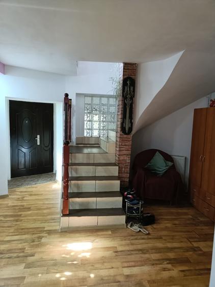 Vila 2005 central,parc 300m,6 cam,2 bai,AC,centrala,garaj,teren 365mp,usor neg. - 2