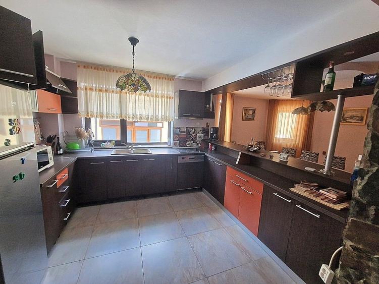 Vila / casa de vânzare - 8