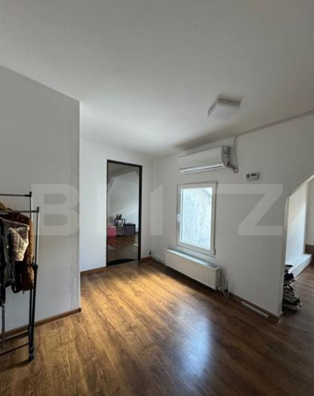 Casa spatioasa cu 4 camere, 103 mp, curte 70 mp, zona 13 Sep - 20