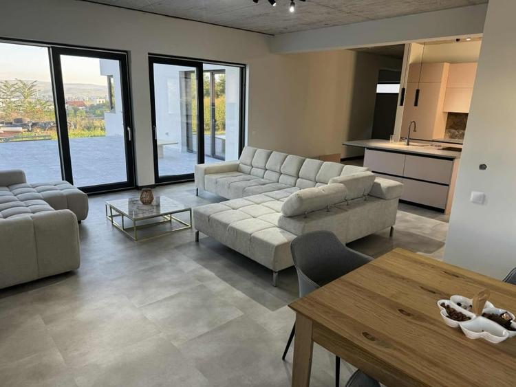 Vila de lux, 220 mp, la cheie, Dezmir - 4