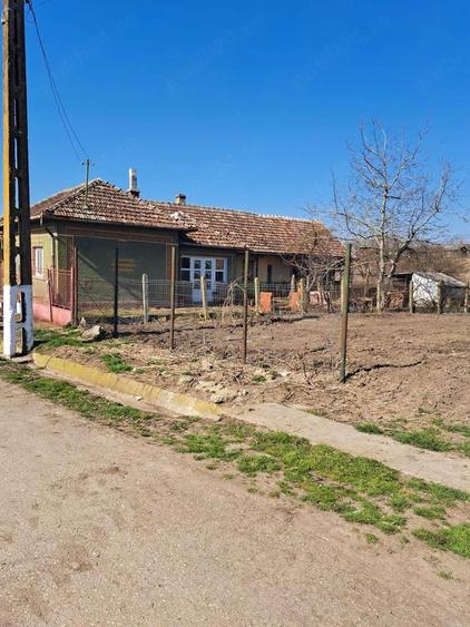 Casa 3 camere de vanzare in Andrid , 14 ARI , un nivel , 22.000 euro neg. - 1