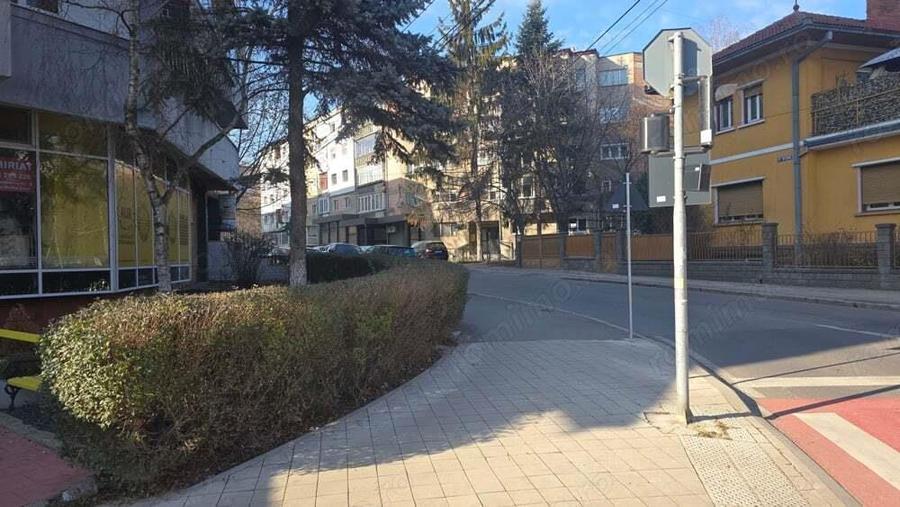 Inchiriez spatiu comercial in Deva, zona ultracentrala (Bld Decebal colt cu I. Creanga), 70 mp - 8