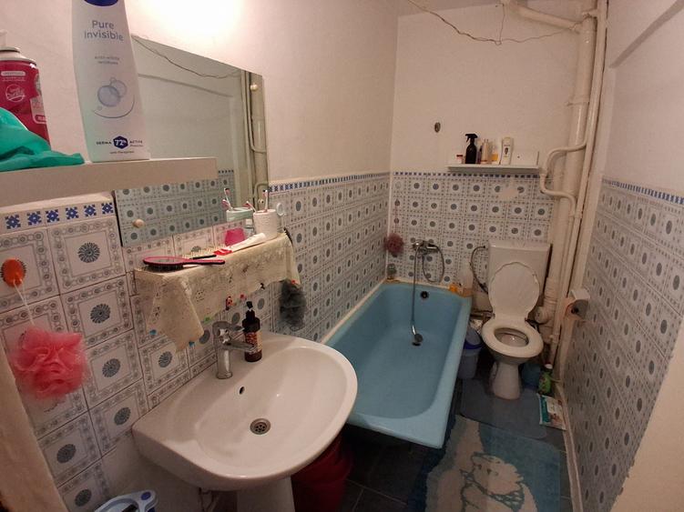 PACURARI OMV 3 CAMERE DECOMANDAT ET.3  70 MP BLOC 1985     COD 160597 - 9