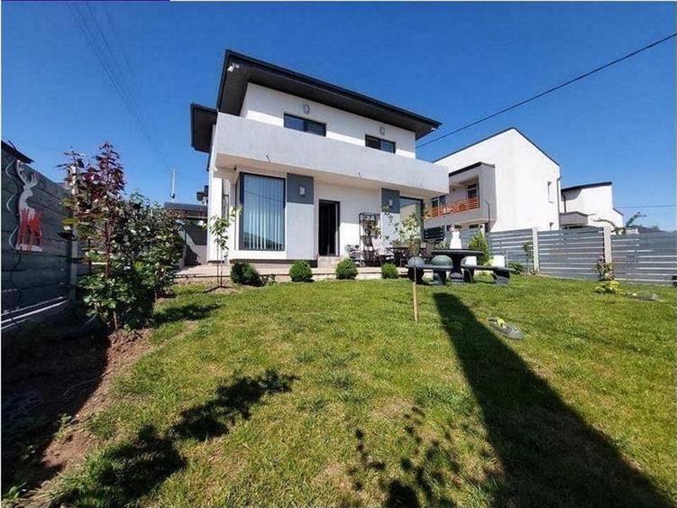 Vila deosebita pe Soseaua Rediu vis-a-vis de lac - 1