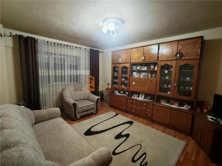 Apartament 3 camere cf 1 decomandat zona Centru - 1