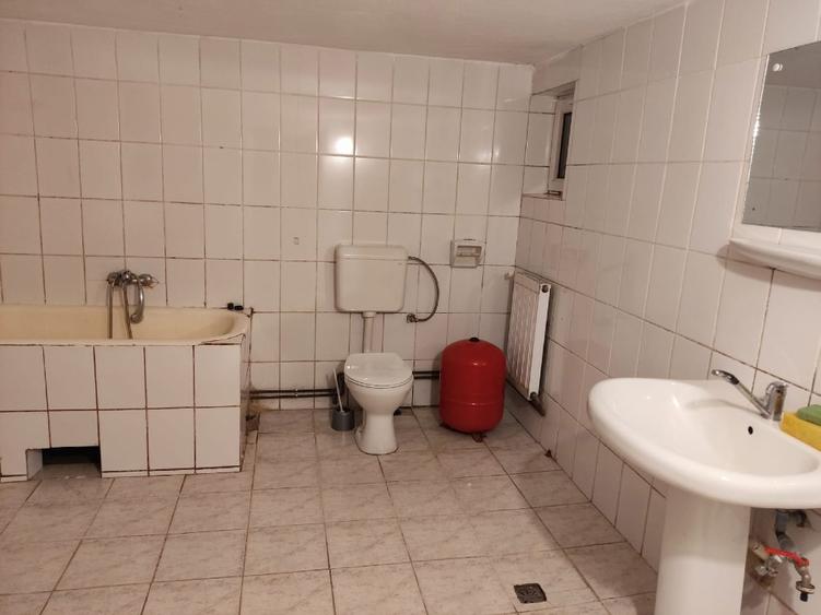 Inchiriez demisol  - 3