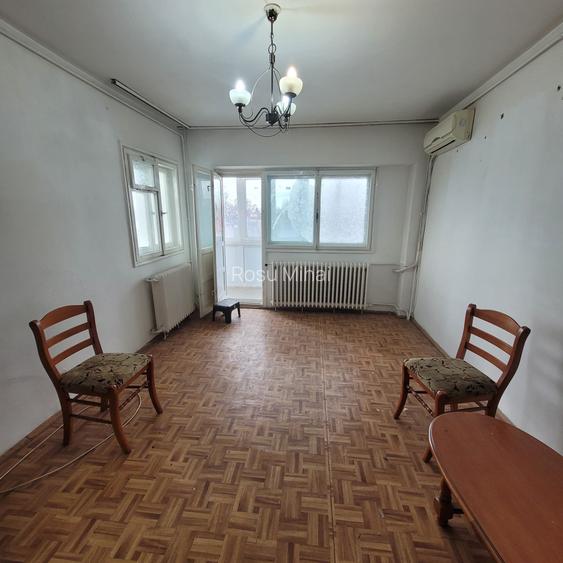 Piața Dorobanti, Radu Beller, garsoniera decomandată, balcon