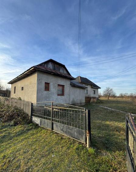 Doua case pe acela?i teren, 180 mp utili, 25 ari, ?indre? - 1