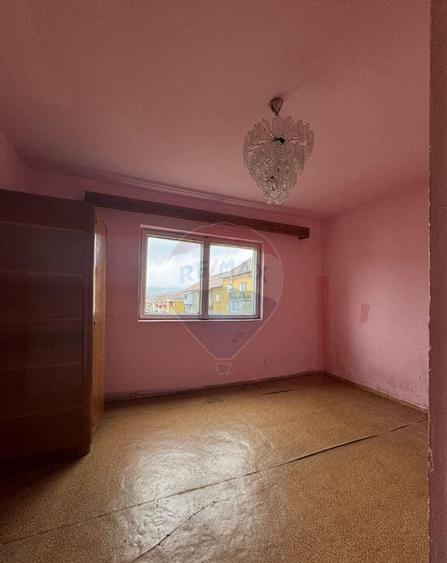 Apartament pe Str. Calugareni, 2 camere, et.3 - 17