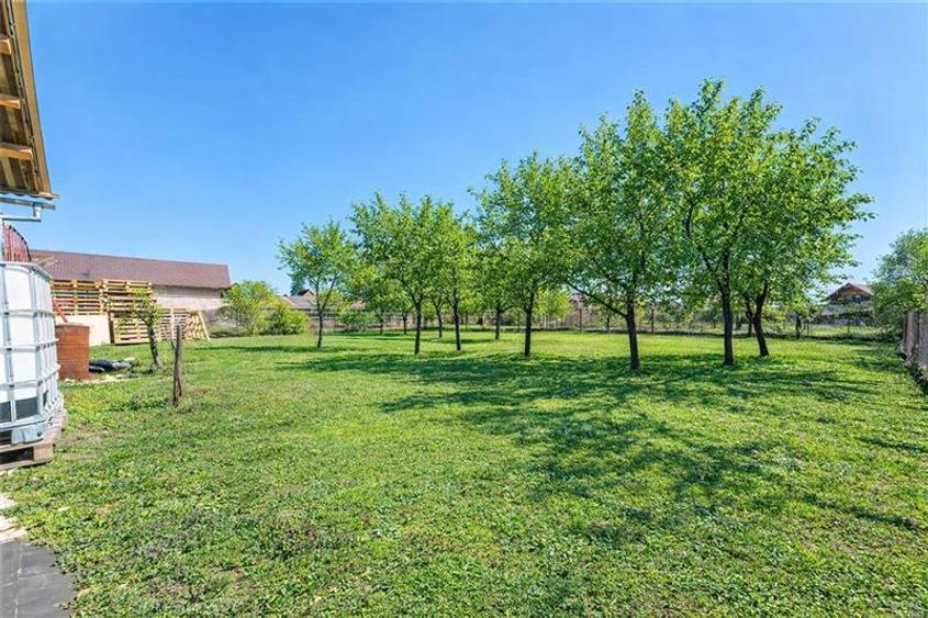 Clasa A, rezidential/ servicii/ investitional, 2.240 mp teren,Central,Halchiu,Br - 46