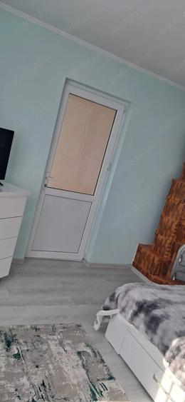 Vanzare casa la curte - 6