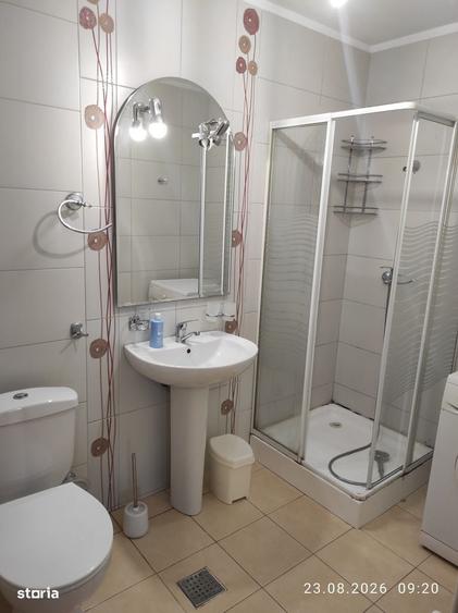 Apartament cu 3 camere în Văcăresti