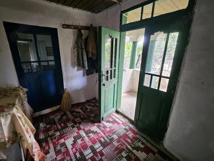 Gospodarie cu 2 case Comuna Trivale Mosteni, sat , la 30 km de Alexandria, jude?ul Teleorman 20 000 - 2