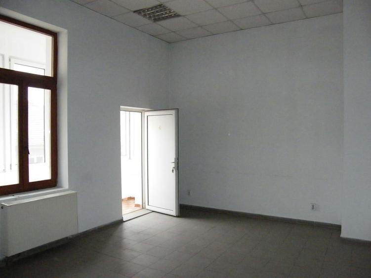 De inchiriat spatii de birou in centrul Aradului , blvd Revolutiei - 2