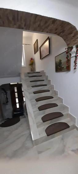 Vind casa cu etaj in centru Resita - 5