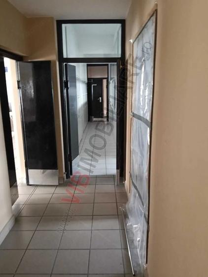 Spațiu comercial, de 1,600 mp, în Girocului