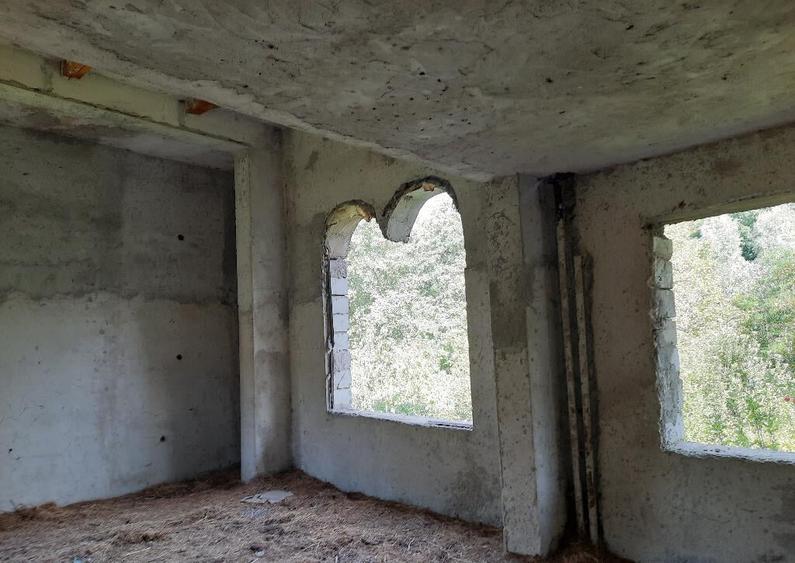 Conac situat in Breaza cu 2340 mp teren - 1