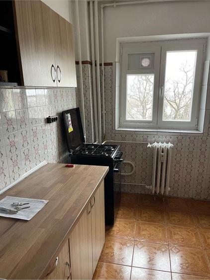 inchiriez 2 c decomandat - 2