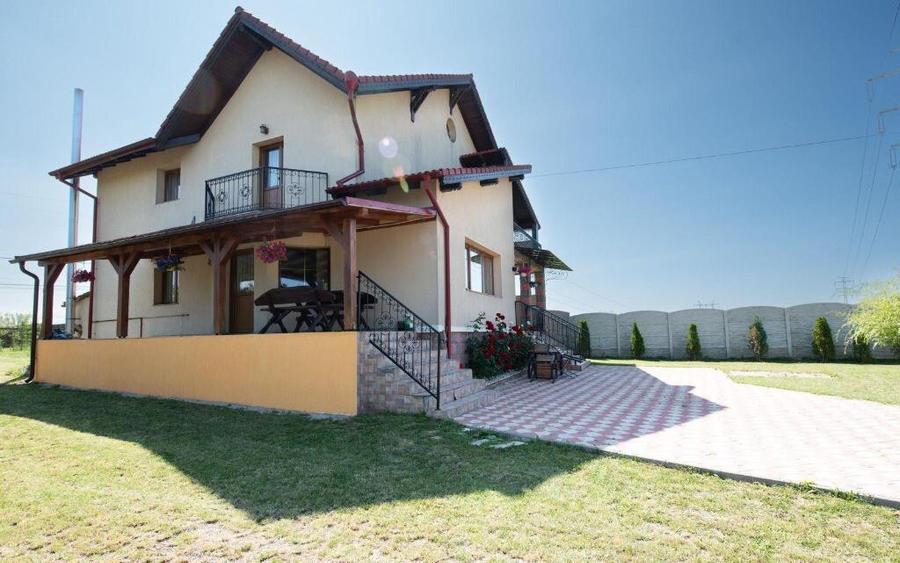 Casa deosebita in zona centrala Sanpetru teren generos! - 13