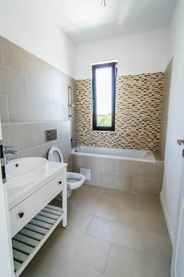 Vila  in promotie, panouri, pompa de caldura, intretinere - 500ron/luna - 25