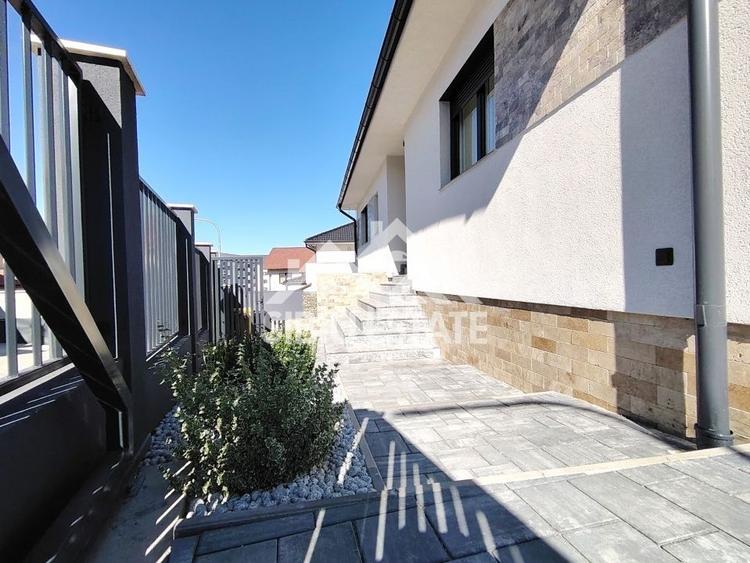 Casa noua cu garaj, pivnita, curte mare - 12