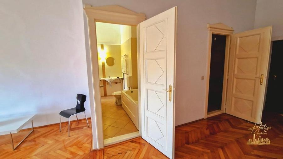 Apartament cu 2 camere de vanzare in cladire istorica - Ultracentral - 9