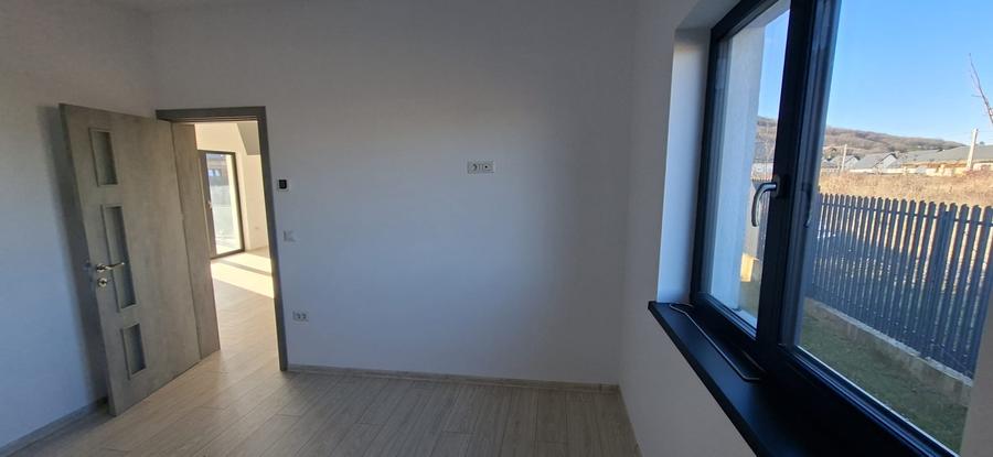 Hemeius-casa noua parter-82 mp - teren 270 mp - apa - curent - gaz - 7