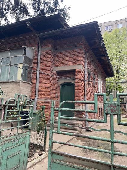 Vand Casa la curte zona Rahova - 2