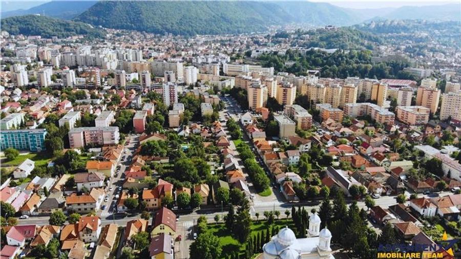 Decomandat, regim vila, spatii de depozitare, Tractorul, Brasov - 1