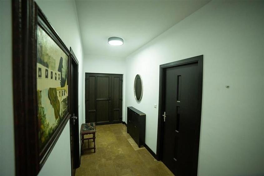 De vanzare 2 vile deosebite cu activitate hoteliera in zona turistica din jud. M - 6