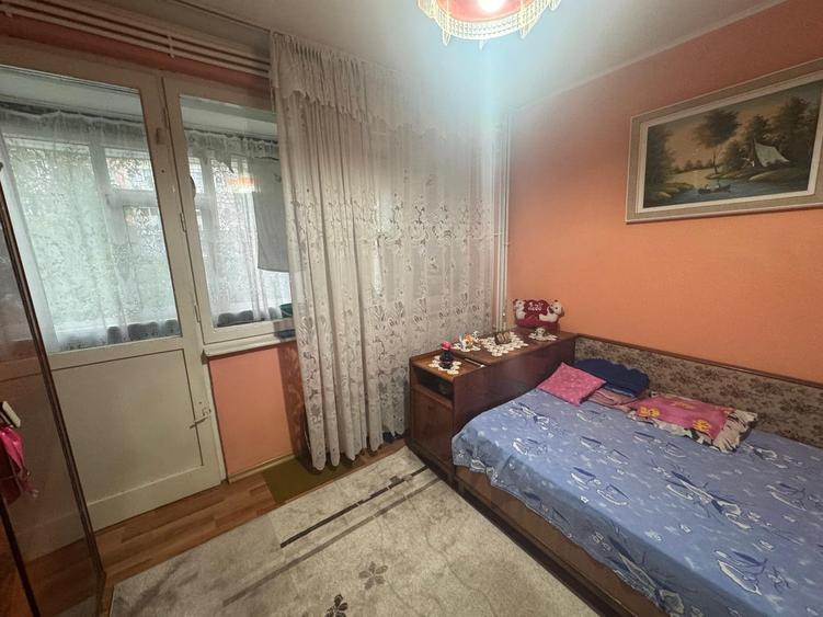 Apartament spatios, trei camere semidecomandate, etaj 1 din 4, Tiglina 3 - 4
