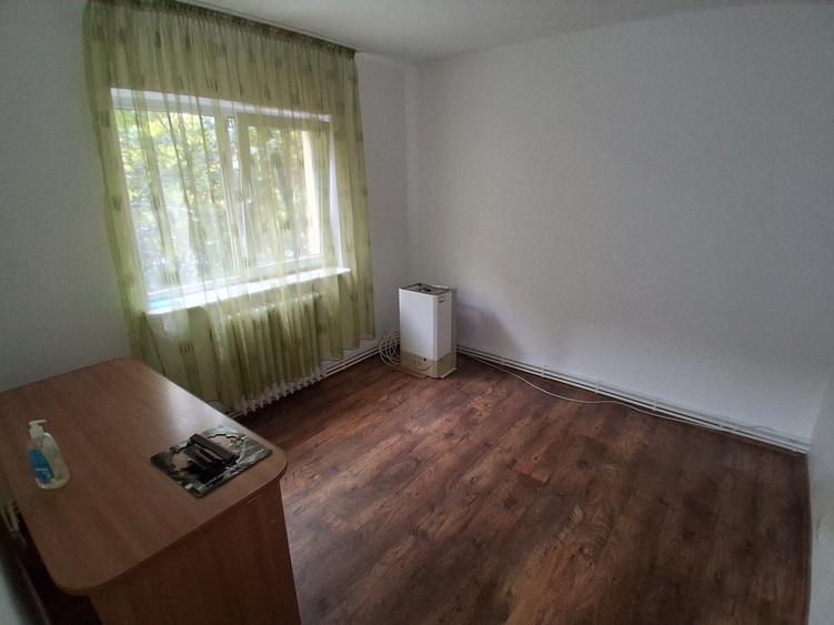 PACURARI PETRU PONI 3 CAMERE DECOMANDAT ET.1 MOBILAT BLOC 1985 COD 160170 - 8