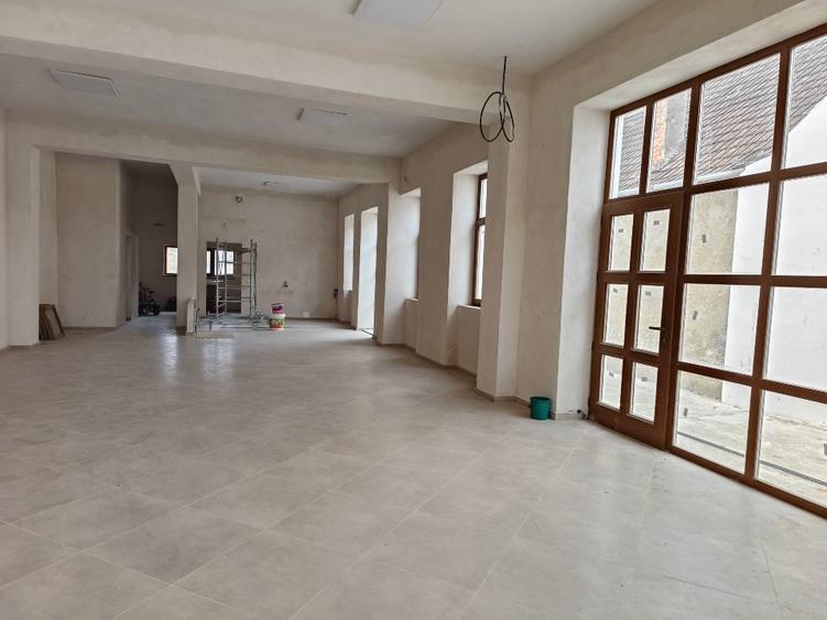 ofer spatiu comercial frontal Cetatea Fagaras - 2