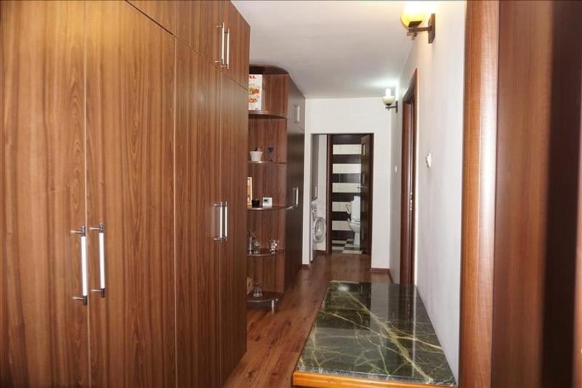 Apartament cu 4 camere si CT in 1 Mai - 5