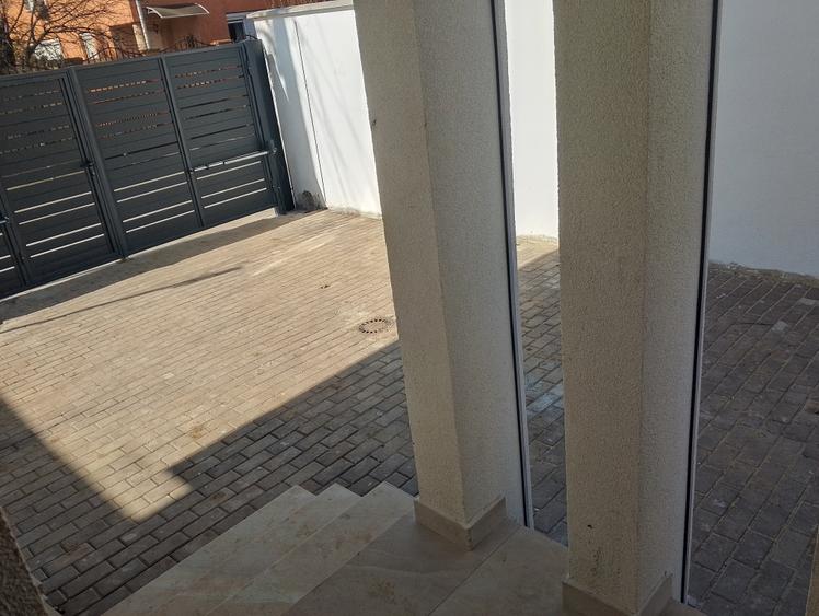 VILA NOUA, Brancoveanu, Alunisului,  extravaganta, senzationala, garaj, comis. 0 - 8