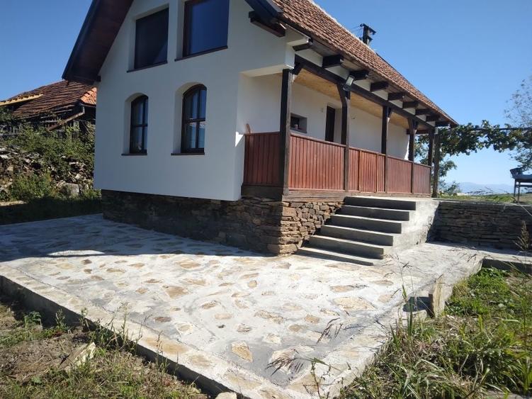 Vand casa la munte, in Dulcele, com. Gurahont, jud. Arad - 1