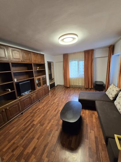 Apartament spatios zona 9 mai - 3