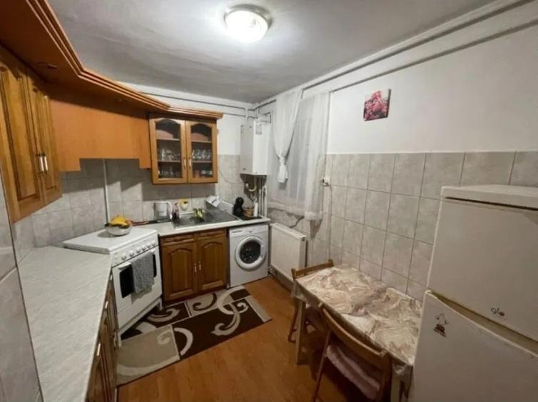 De vanzare apartament cu 3 camere in Dambu - 5