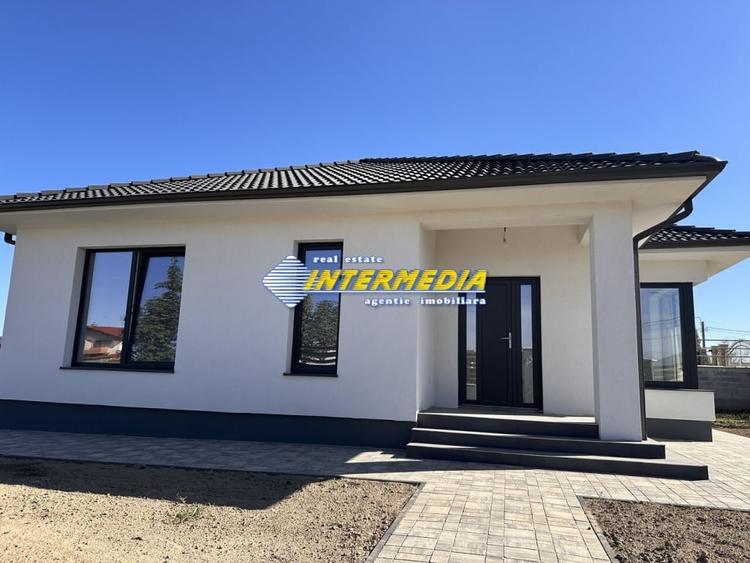 Casa frumoasa pe un nivel finisata lAlba Iulia cu 435 mp Teren oate utilitatiile - 1